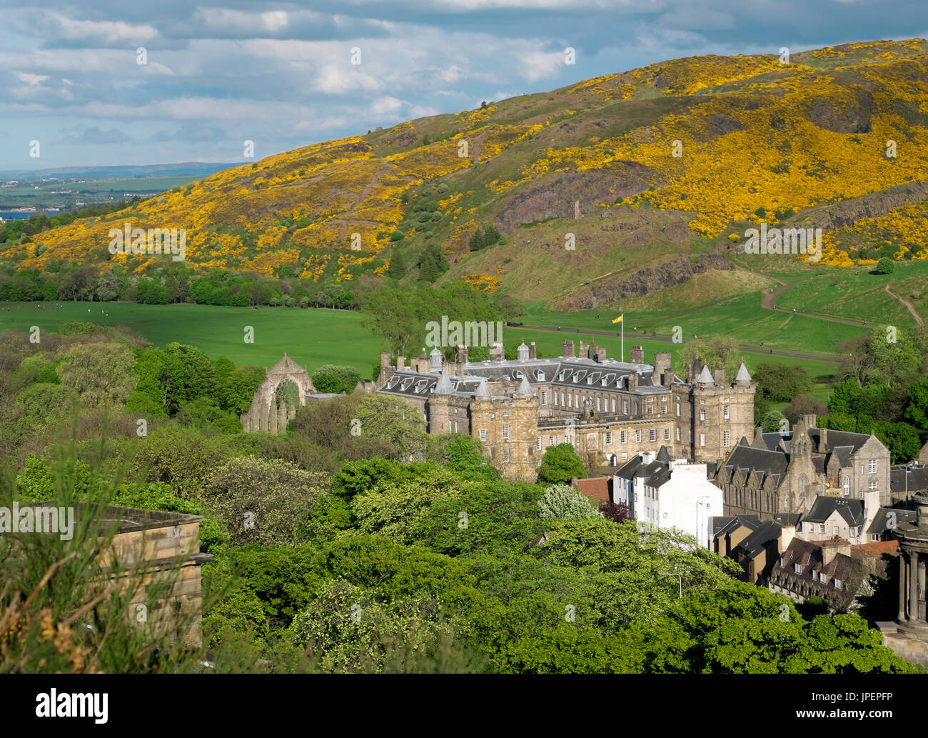Vista da Calton Hill di Holyroodhouse, Edimburgo, Scozia, Regno Unito Foto Stock