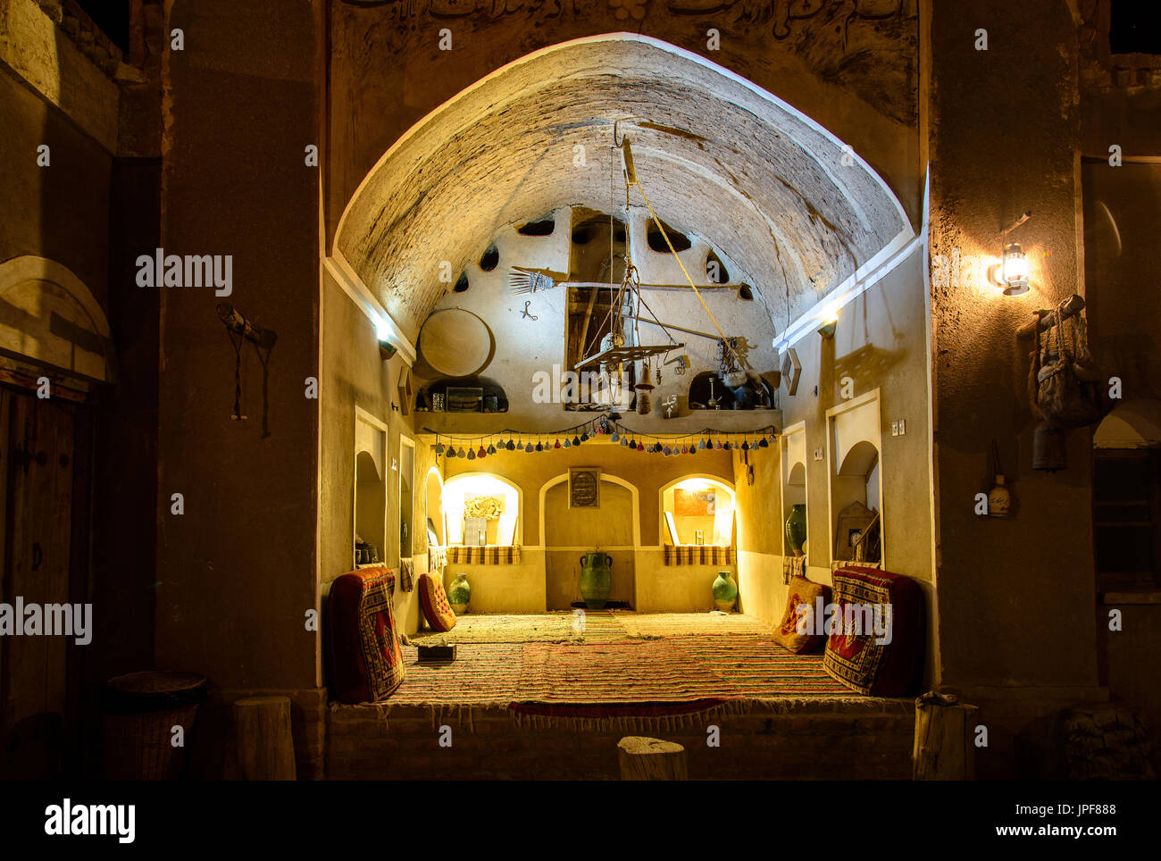 FARAHZAD, IRAN - 19 ottobre 2014: Oasi di Farahzad, Dasht-e Kavir deserto, Iran Foto Stock