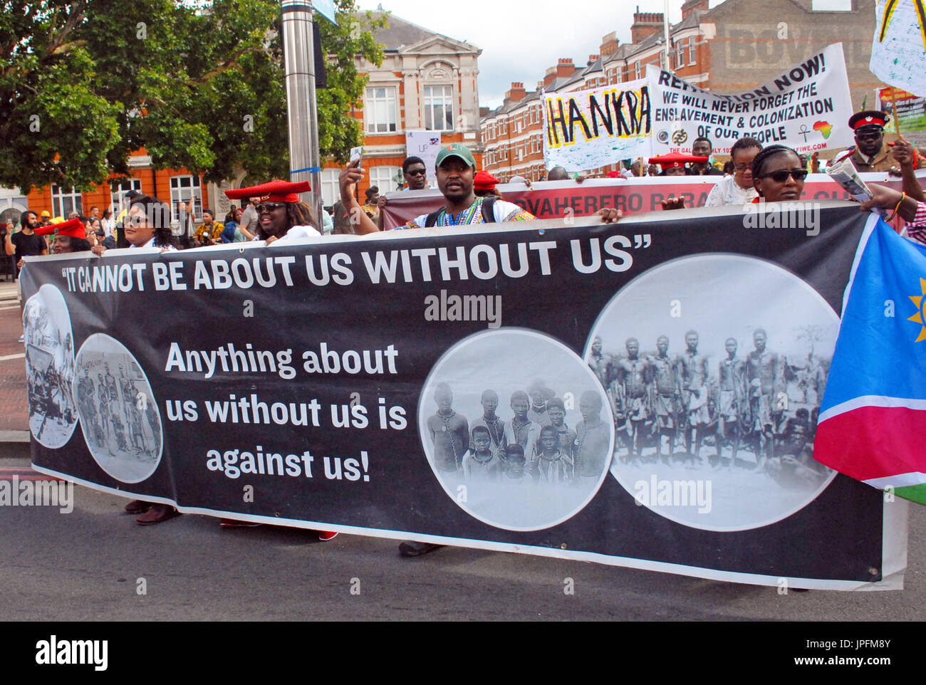 Londra, Regno Unito. 01 Ago, 2017. Afrika emancipazione giorno annuale di marzo 2017 lascia Windrush Square a Brixton. Credito: JOHNNY ARMSTEAD/Alamy Live News Foto Stock