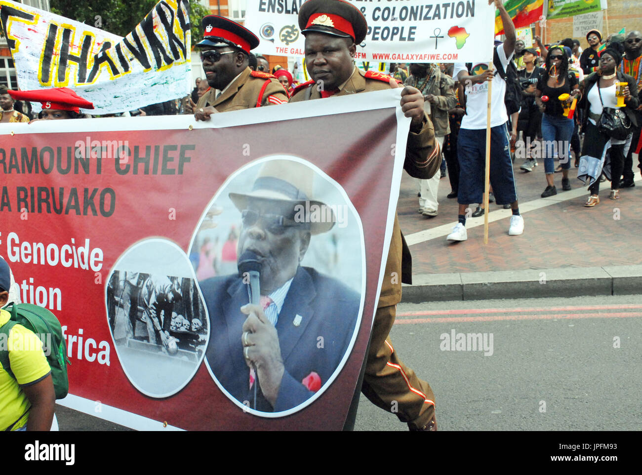 Londra, Regno Unito. 01 Ago, 2017. Afrika emancipazione giorno annuale di marzo 2017 lascia Windrush Square a Brixton. Credito: JOHNNY ARMSTEAD/Alamy Live News Foto Stock