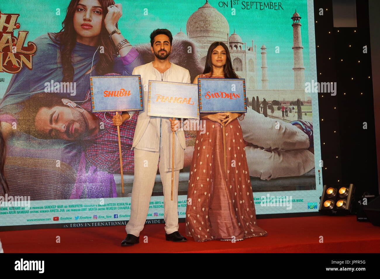 Mumbai, India. Il 1 agosto, 2017. Mumbai, India. , . Attore di Bollywood Ayushmann Khurrana e Bhumi Pednekar al lancio del rimorchio di film di prossima uscita shubh mangal saavdhan al JW Marriott, Juhu di Mumbai il 1 agosto 2017. Credito: Prodip Guha/Alamy Live News Foto Stock