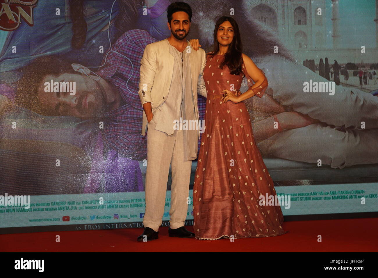 Mumbai, India. Il 1 agosto, 2017. Mumbai, India. , . Attore di Bollywood Ayushmann Khurrana e Bhumi Pednekar al lancio del rimorchio di film di prossima uscita shubh mangal saavdhan al JW Marriott, Juhu di Mumbai il 1 agosto 2017. Credito: Prodip Guha/Alamy Live News Foto Stock