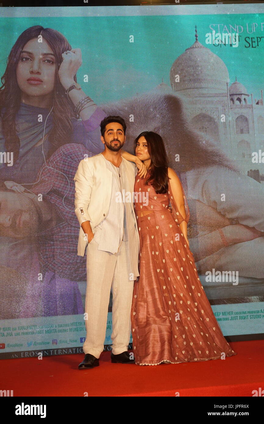 Mumbai, India. Il 1 agosto, 2017. Mumbai, India. , . Attore di Bollywood Ayushmann Khurrana e Bhumi Pednekar al lancio del rimorchio di film di prossima uscita shubh mangal saavdhan al JW Marriott, Juhu di Mumbai il 1 agosto 2017. Credito: Prodip Guha/Alamy Live News Foto Stock