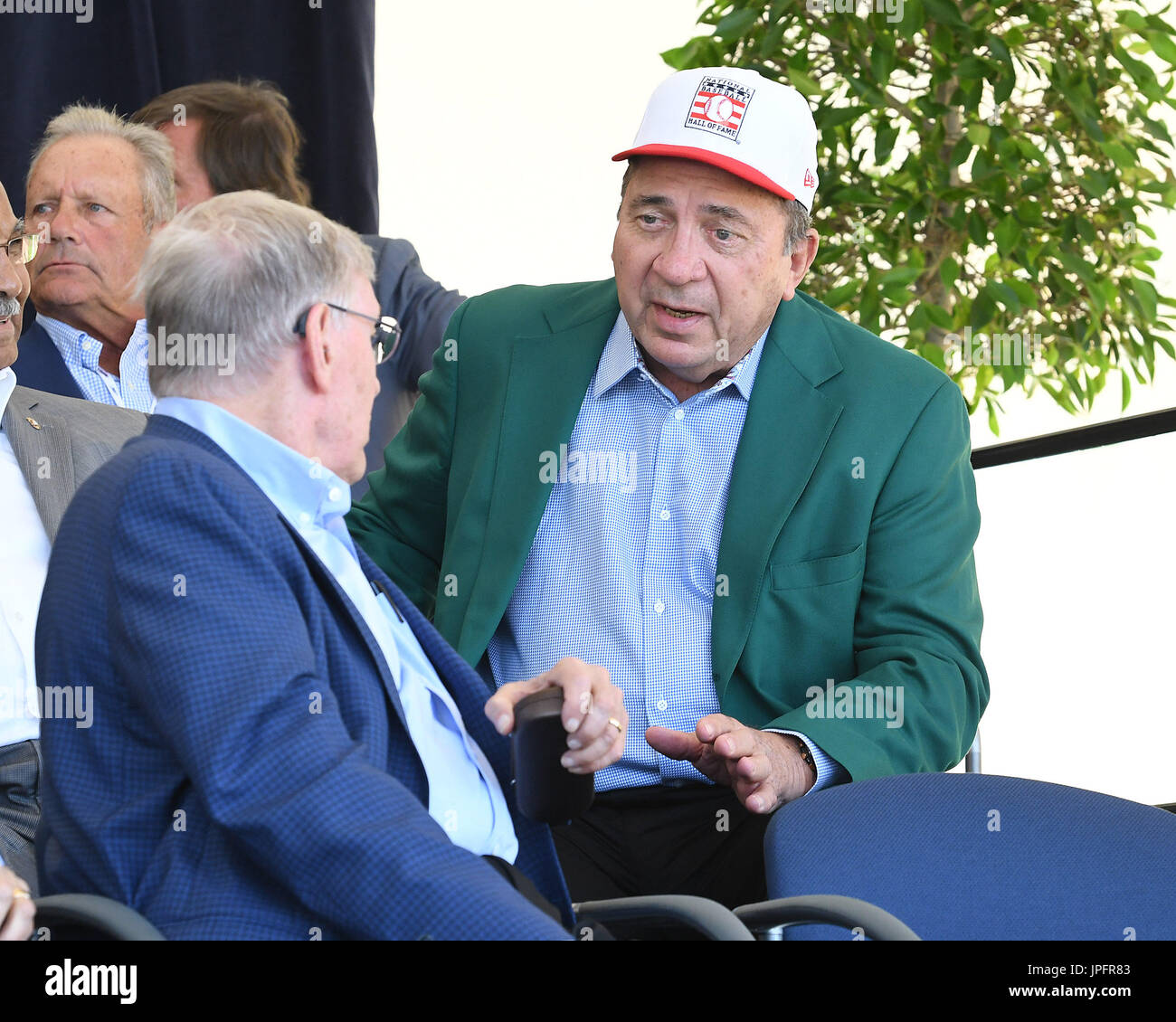 New York, NY, STATI UNITI D'AMERICA. 29 Luglio, 2017. Bud Selig e Johnny panchina assiste la National Baseball Hall of Fame Premi celebrazione nel campo doubleday sulla luglio 29, 2017 durante il fine settimana a induzione a Cooperstown, New York. Credito: John Palmer/media/punzone Alamy Live News Foto Stock