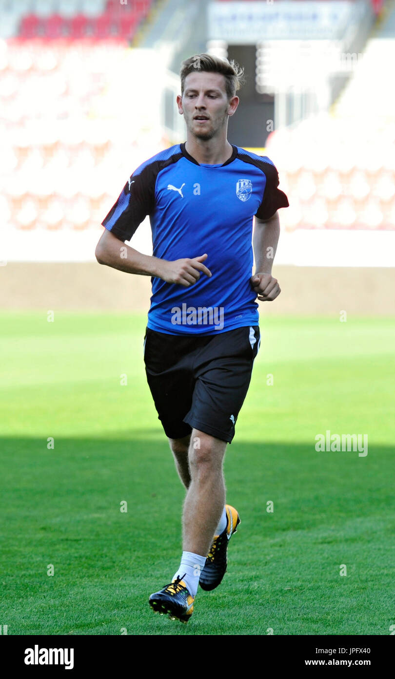 Pilsen, Repubblica Ceca. 01 Ago, 2017. Patrik Hrosovsky in azione durante la sessione di formazione di FC Viktoria Plzen prima del terzo turno di qualificazione match tra FC Steaua Bucarest e FC Viktoria Plzen entro la UEFA Champions League in Pilsen, Repubblica Ceca, martedì 1 agosto 2017. Credito: David Svab/CTK foto/Alamy Live News Foto Stock