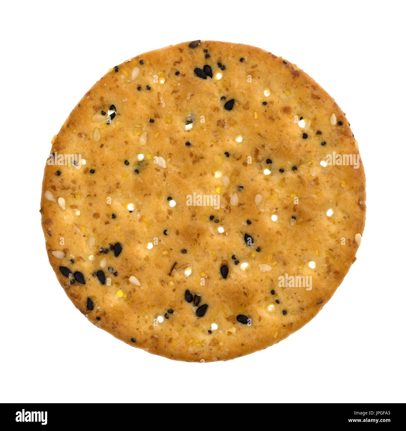 Un singolo multi grano cotto cracker isolato su uno sfondo bianco. Foto Stock