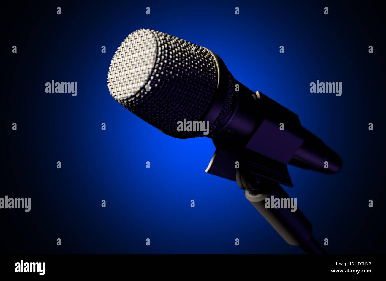 Un black metal il microfono su un mic stand isolato su un sfondo scuro - 3D Render Foto Stock