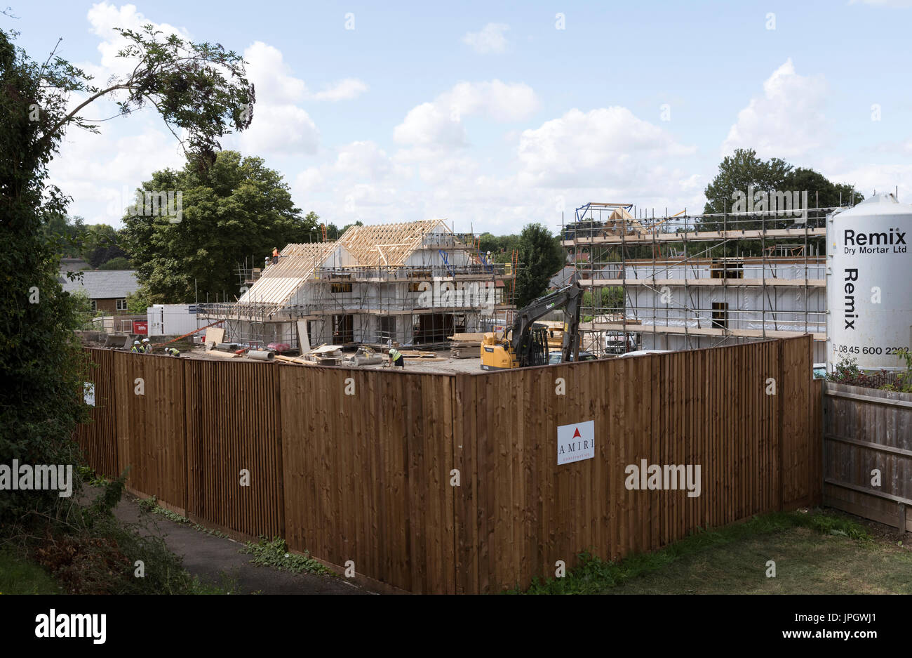 Sviluppo di alloggiamento dalla costruzione Imiri alla vecchia stazione cantiere in Sutton Scotney vicino a Winchester Hampshire England Regno Unito nuove case e appartamenti. Foto Stock