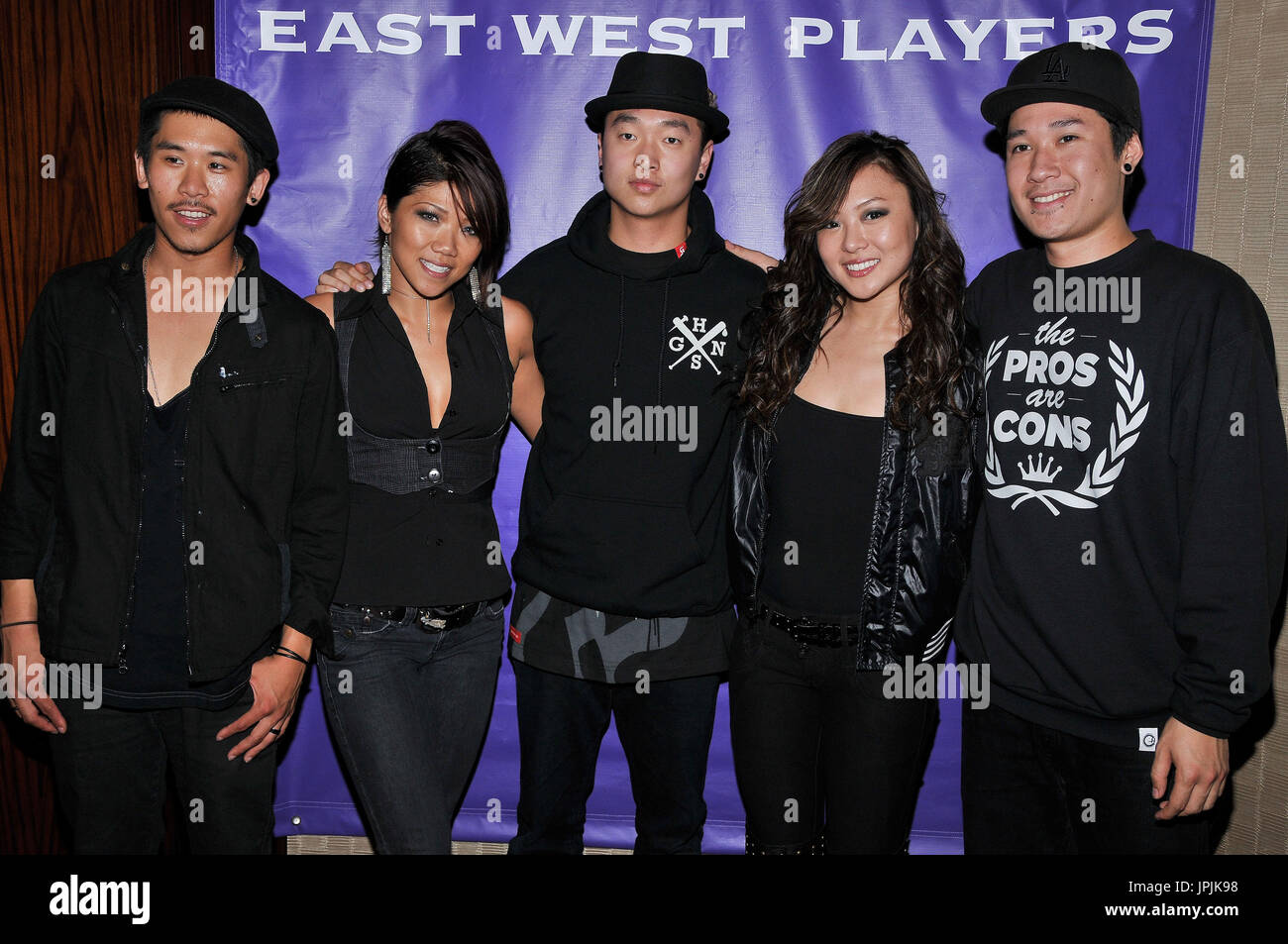 Kaba moderne - Lawrence Kao, Cindy Minowa, Mike Song, Yuri Tag & Tony Tran di ABDC Stagione 1 all'est ovest giocatori 44th anniversario visionario Awards tenutosi presso la Universal Hilton in città universale, CA. La manifestazione ha avuto luogo lunedì, 19 aprile 2010. Foto di Sthanlee B. Mirador_Pacific Rim Photo Press. Foto Stock