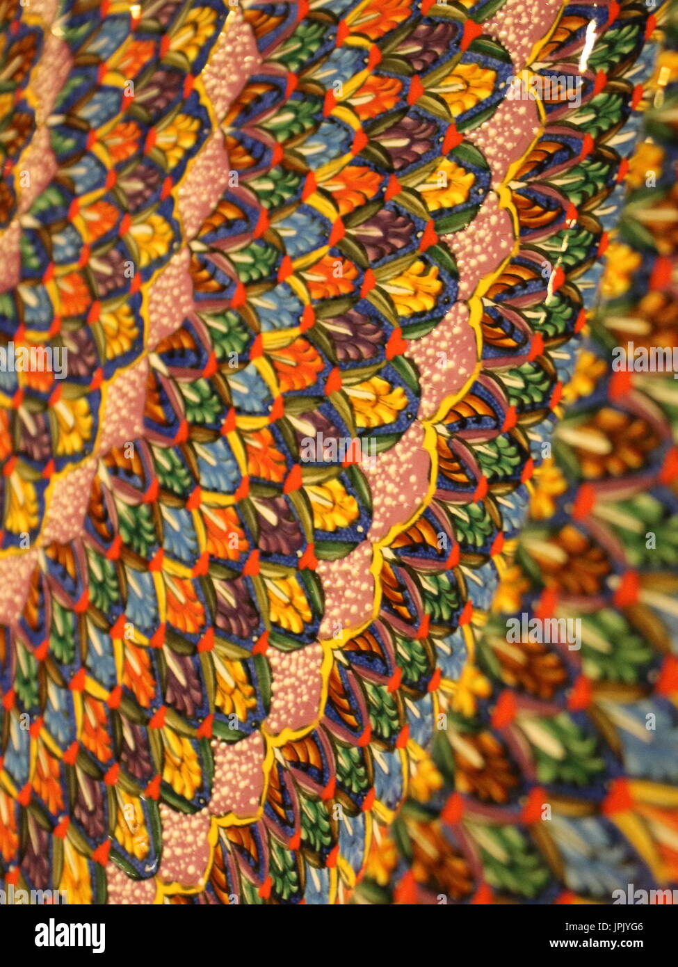 Un decorato splendidamente colorata a mano di porcellana piastra a parete in Cappadocia Foto Stock
