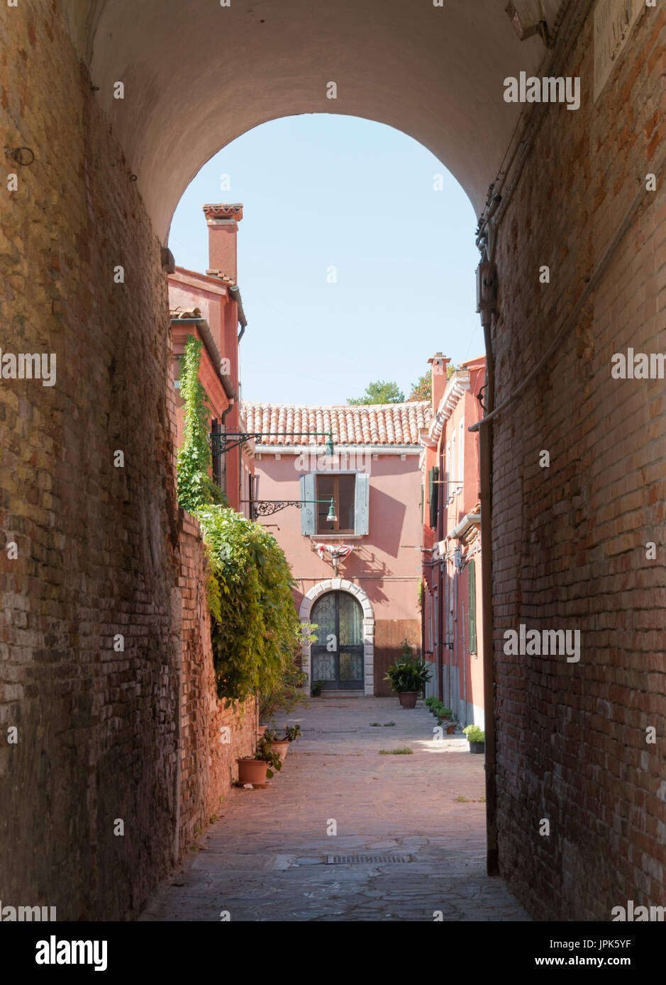 Un tranquillo scenario da meno affollata, sobborghi periferici di Venezia sull'Isola della Giudecca. Foto Stock