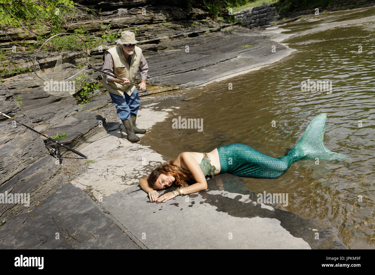 Pescatore catture mermaid. Foto Stock