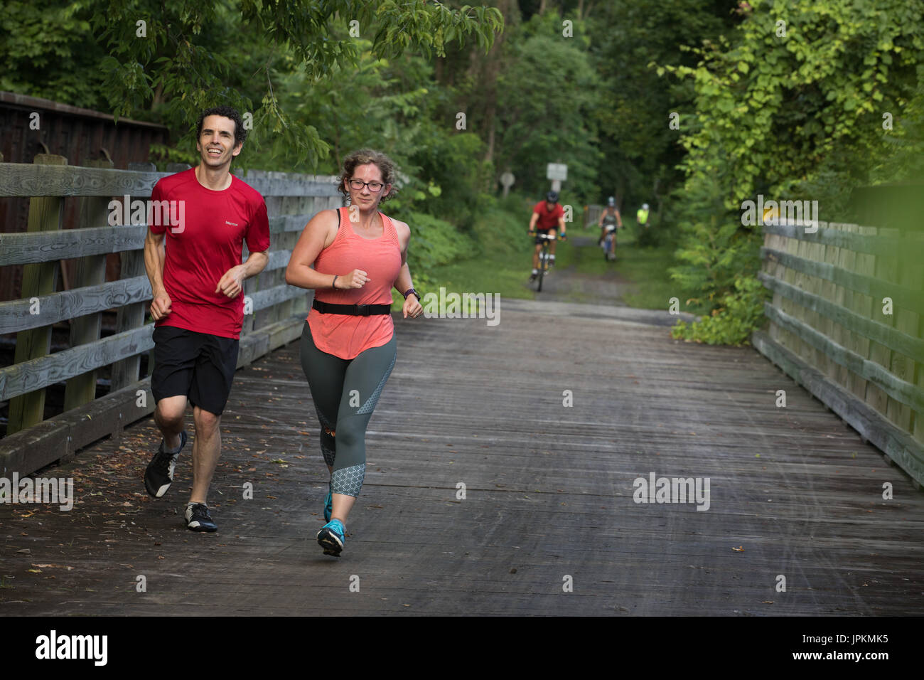 I ciclisti sulla Erie Canalway Trail, vicino a Canajoharie, dallo Stato di New York durante il ciclo annuale il Canale Erie bike tour evento. Foto Stock