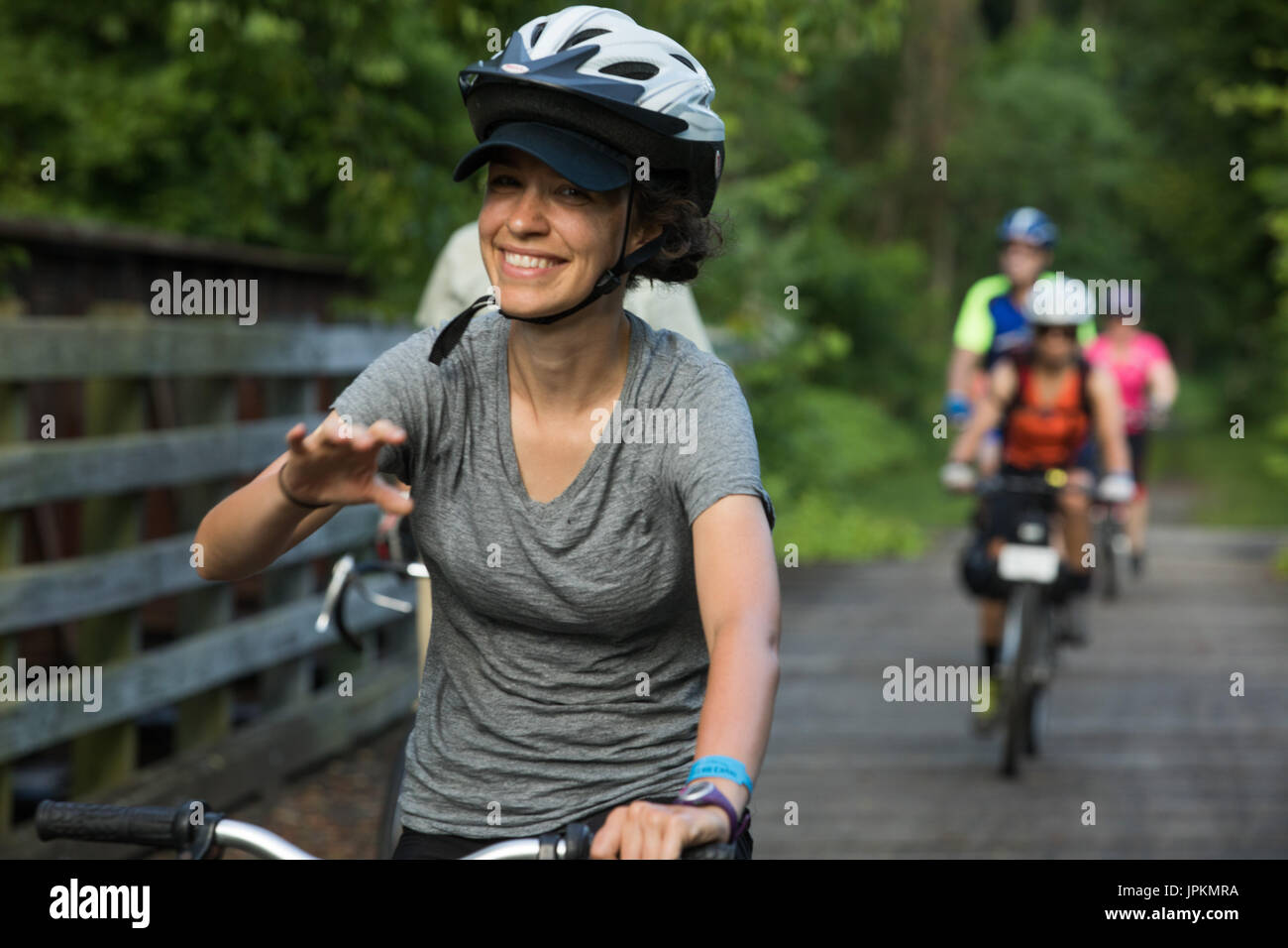 I ciclisti sulla Erie Canalway Trail, vicino a Canajoharie, dallo Stato di New York durante il ciclo annuale il Canale Erie bike tour evento. Foto Stock