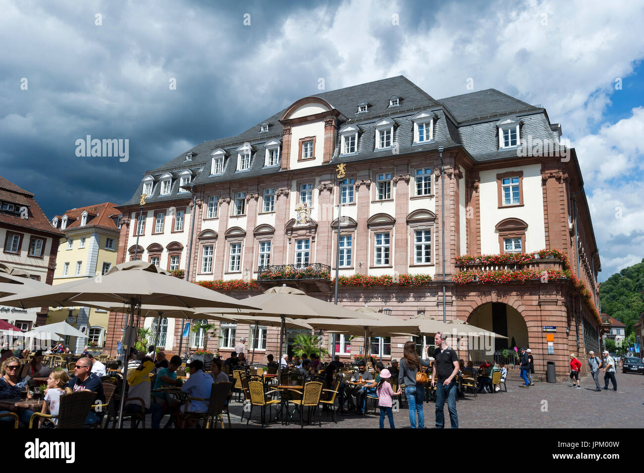 Il castello di Heidelberg noto anche come Schloss Heidelberg è una rovina romantico castello su una collina dal Ponte di collo circondato da giardini rinascimentali. Foto Stock