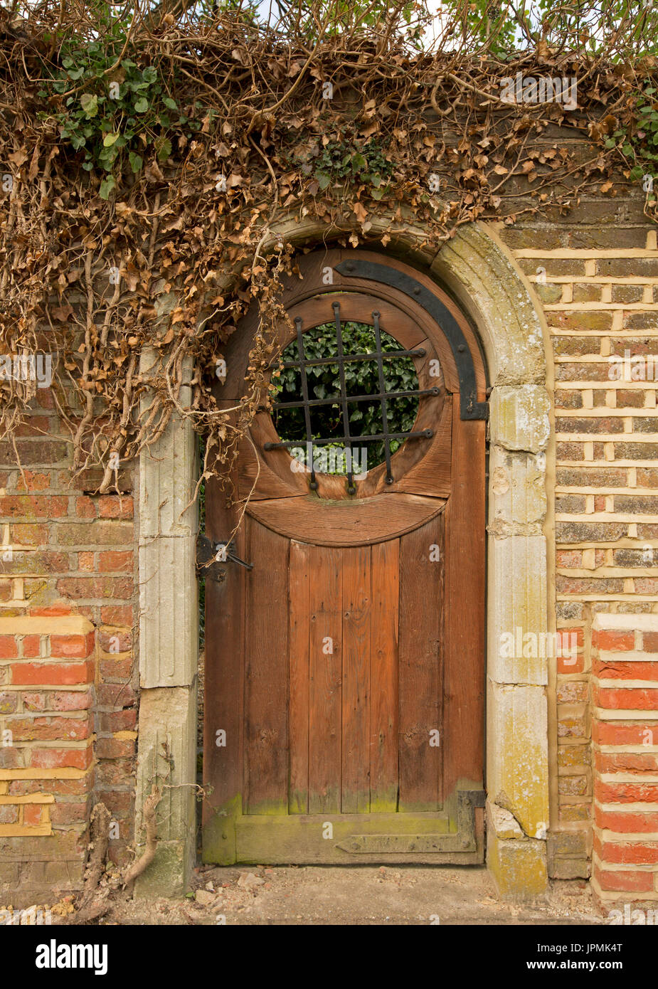 Porta al Borgo di Denham, Inghilterra Foto Stock
