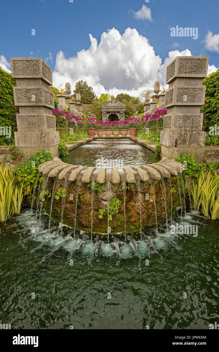 Funzione di acqua al Castello di Arundel e giardini Foto Stock