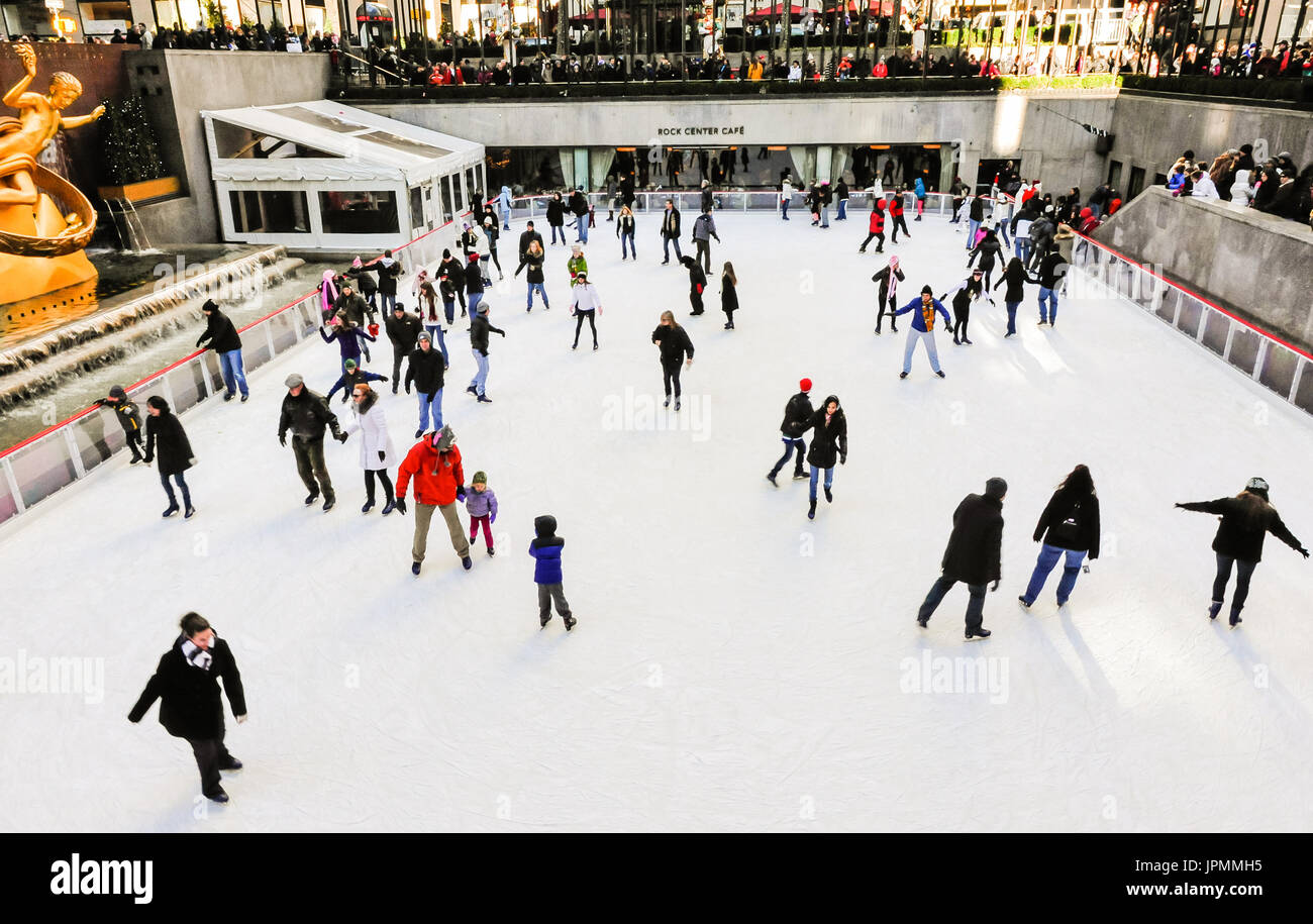 Pattinaggio sul ghiaccio al Rockefeller Plaza Foto Stock