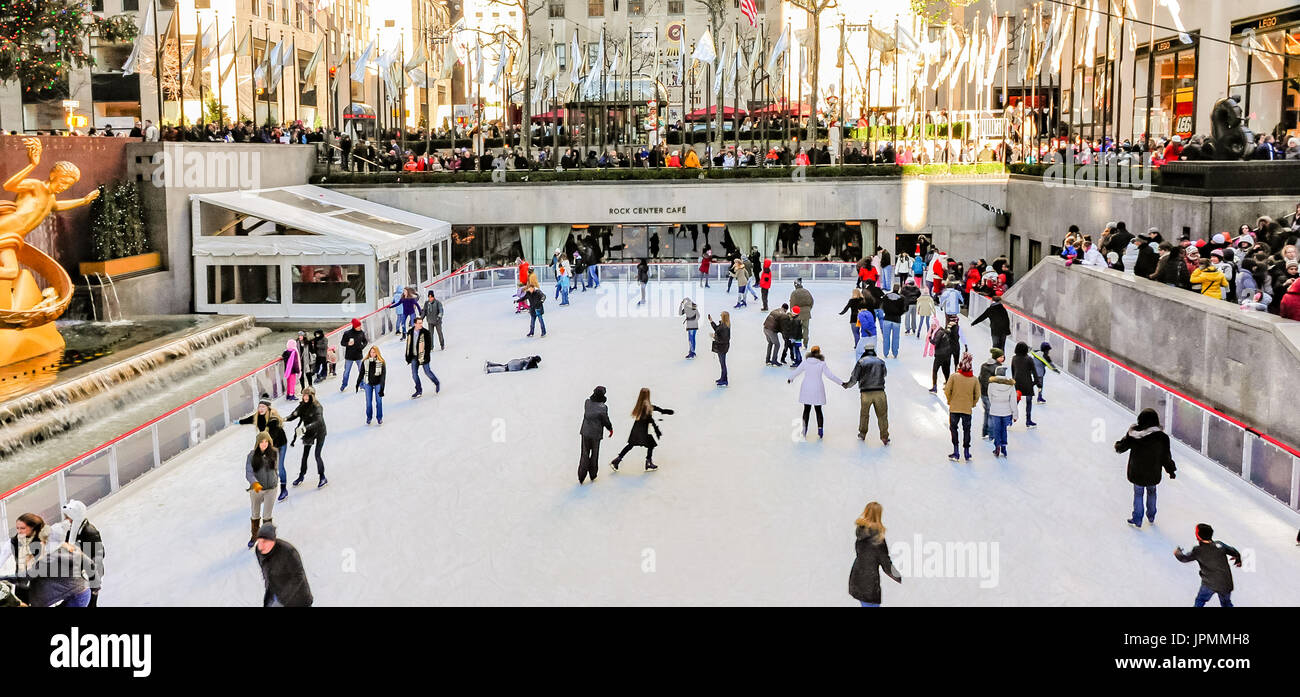 Pattinaggio sul ghiaccio al Rockefeller Plaza Foto Stock