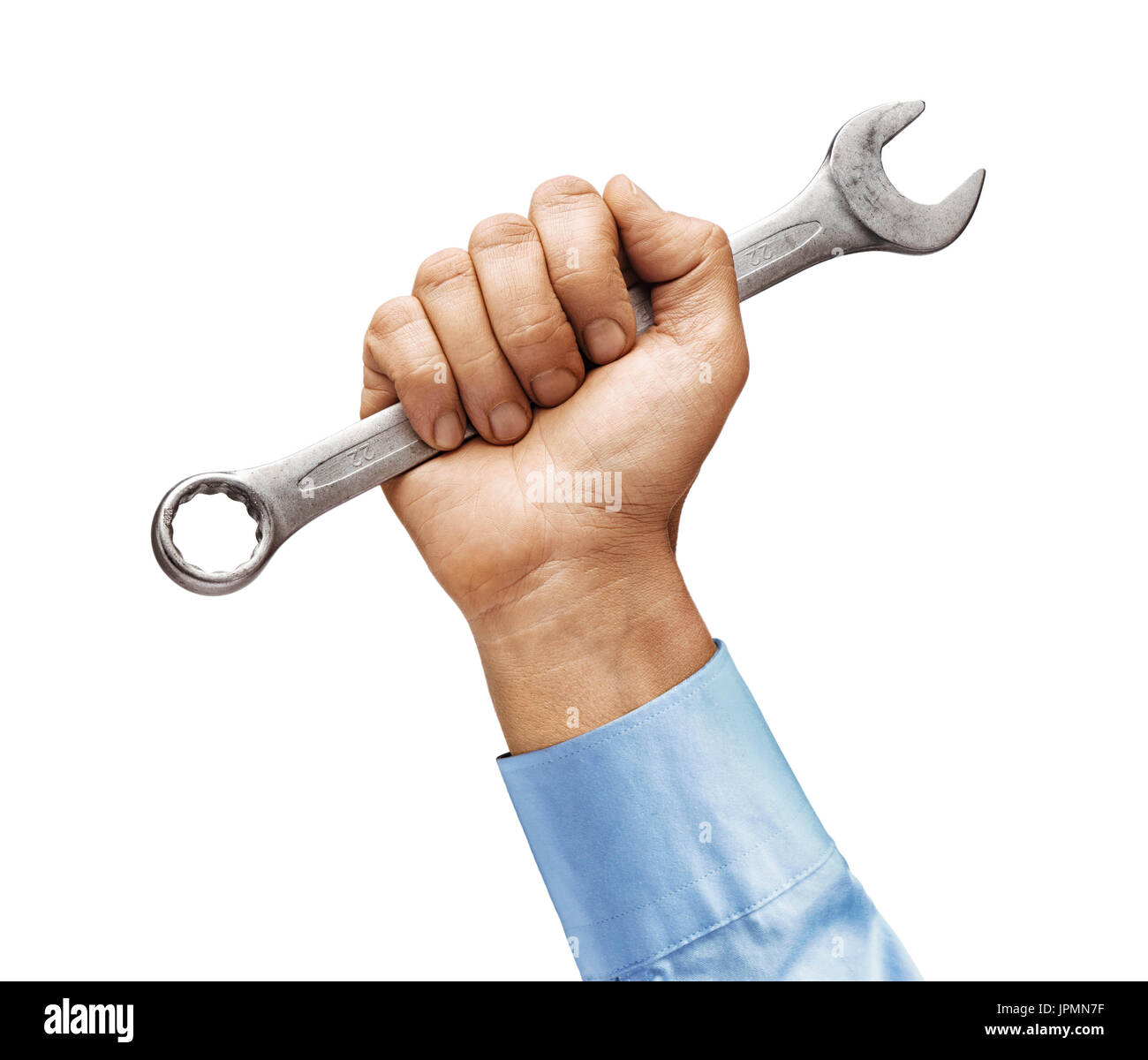 Mano d'uomo in una camicia contiene una chiave isolati su sfondo bianco. Close up. Alta risoluzione prodotto Foto Stock