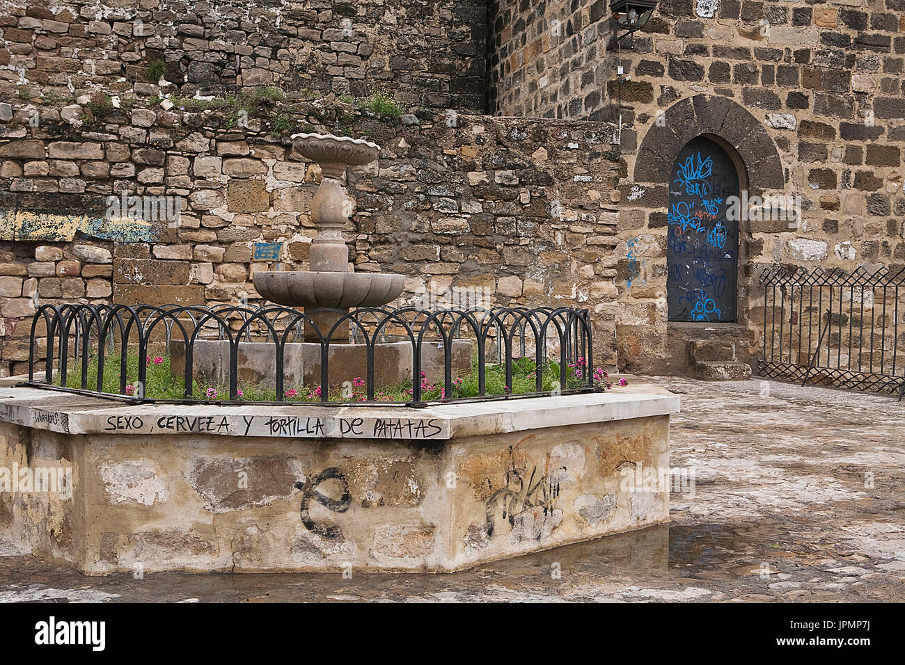 Sorgente in corrispondenza dei punti di vista di San Lorenzo adiacente alla chiesa di San Lorenzo, in stile rinascimentale, a Ubeda, Provincia di Jaen, Spagna Foto Stock