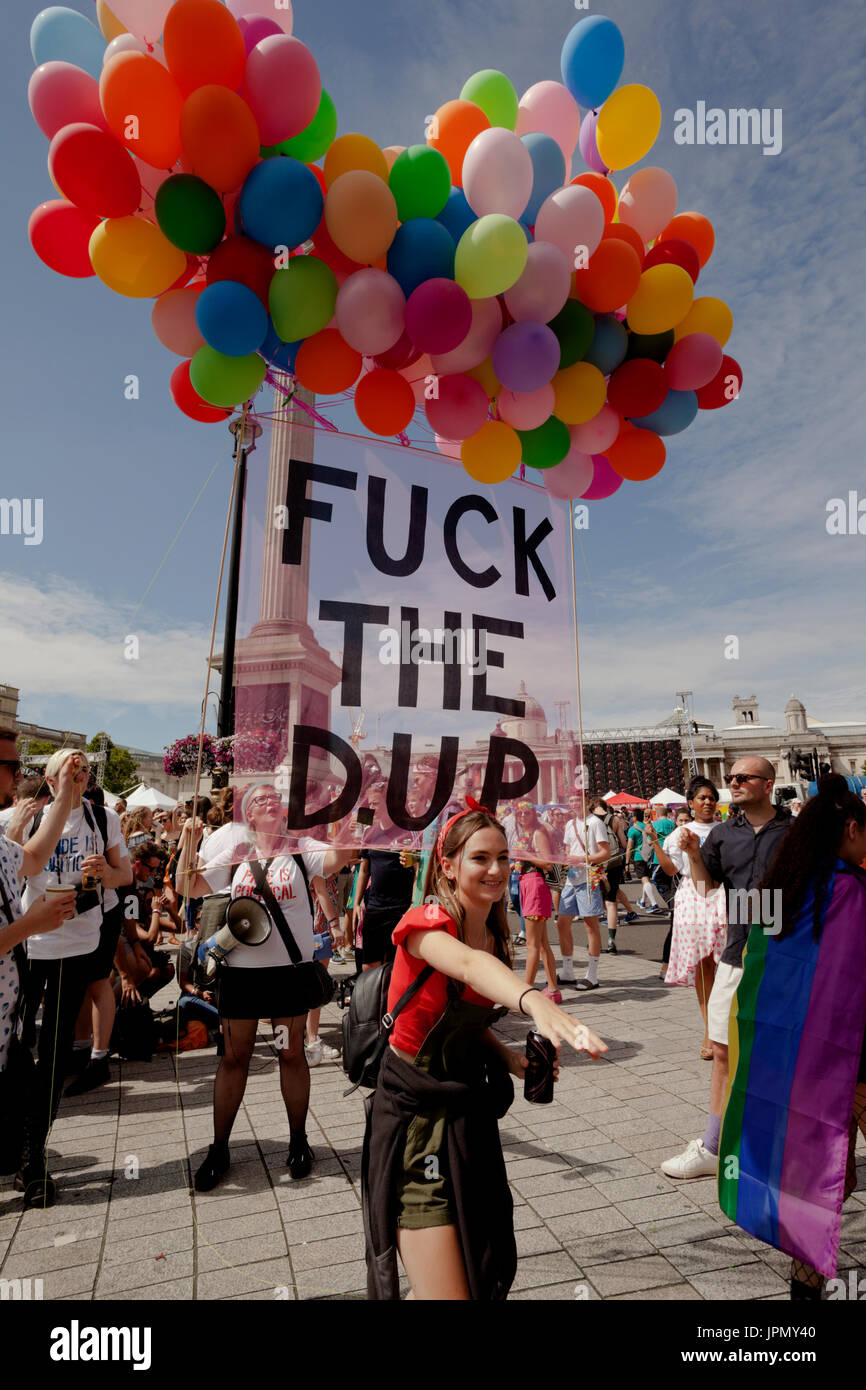 Manifestazione contro il Tory e dup alliance all'orgoglio Londra Foto Stock
