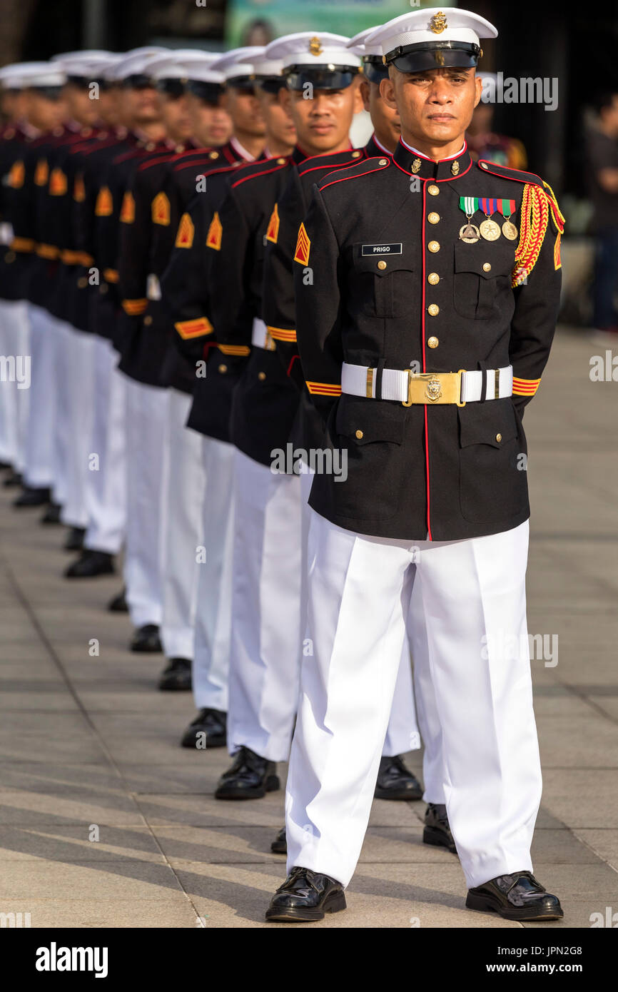 Marines in parata militare, Rizal Park di Manila, Filippine Foto Stock