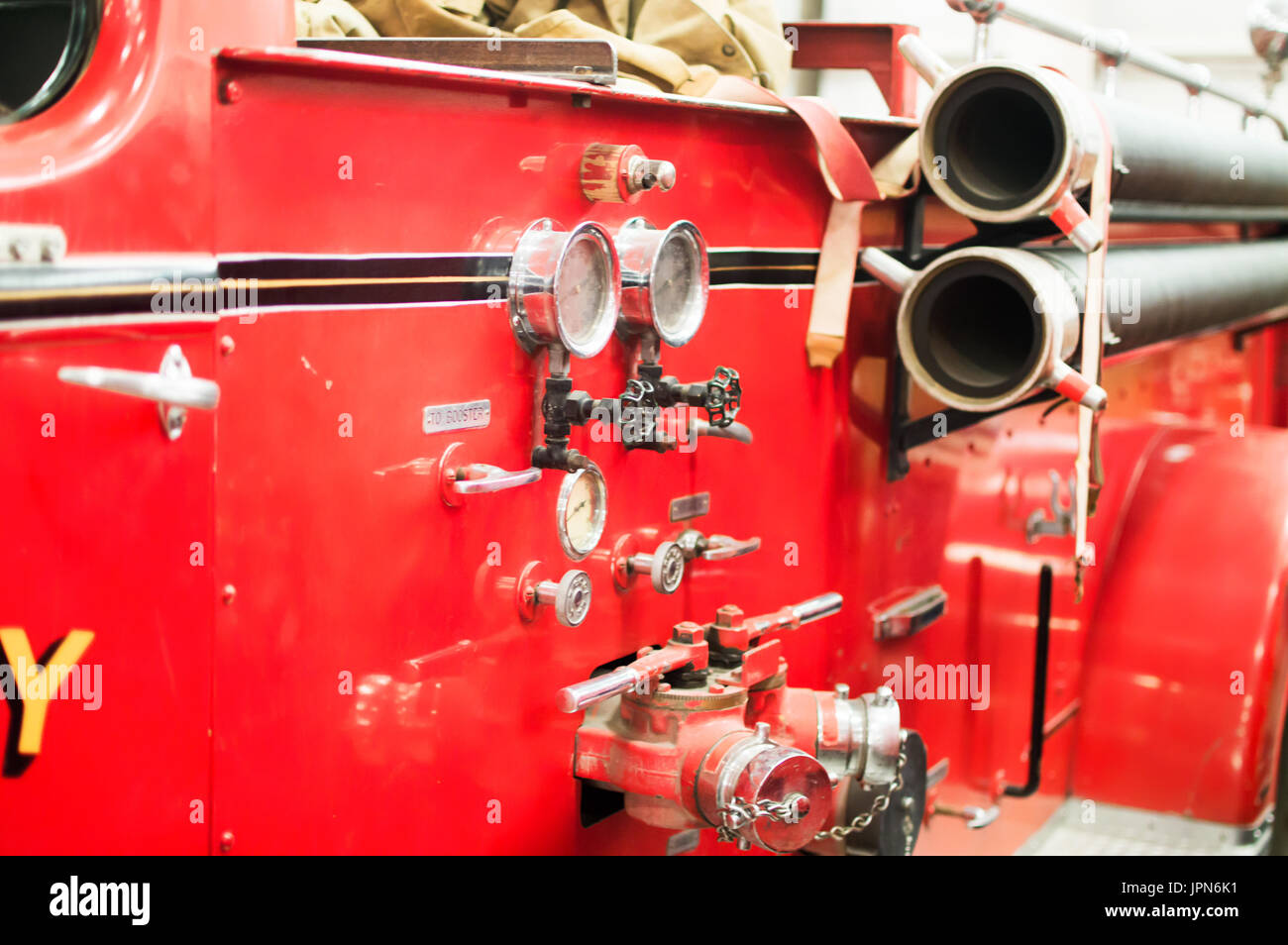 Un piccolo pannello di controllo su un firetruck pumper. Foto Stock