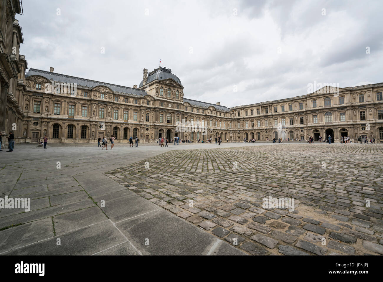 Il museo del Louvre cortile a Parigi Foto Stock