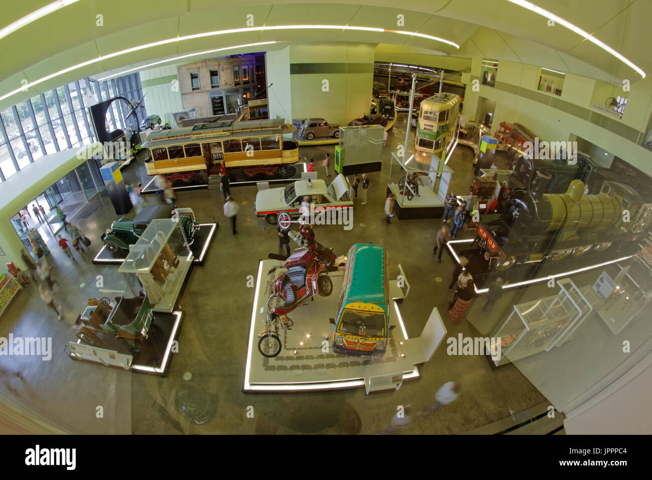 Riverside Museum, Pointhouse Road, Glasgow interno del nuovo museo dei trasporti Foto Stock