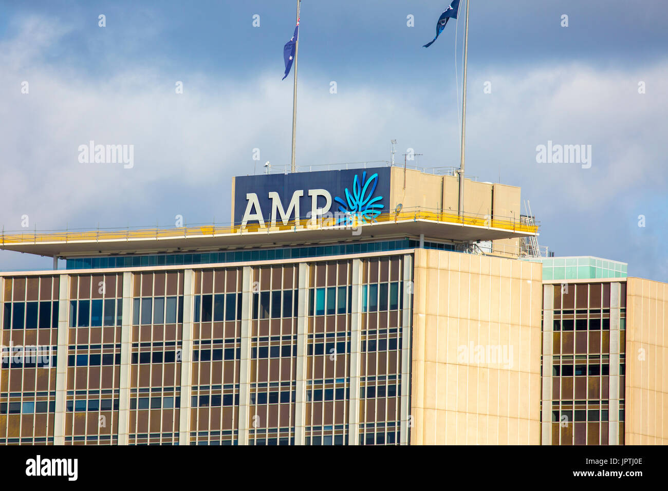 AMP segnaletica di denominazione dei diritti sulla sommità del loro edificio per uffici a 50 Bridge Street nel centro di Sydney, Sydney, Australia Foto Stock