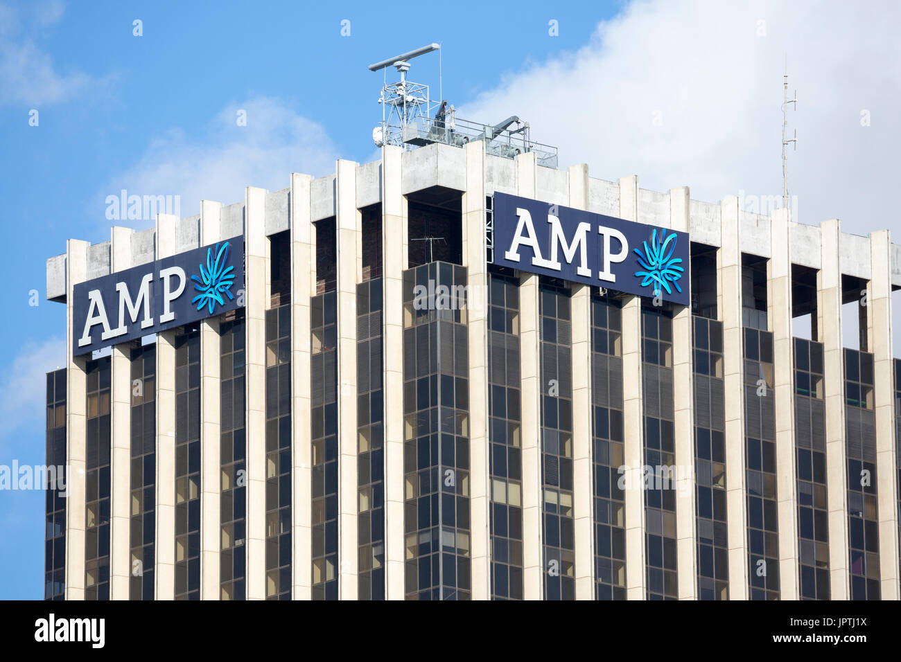 AMP provider finanziari segnaletica sulla sommità del loro edificio per uffici a 50 Bridge Street, Sydney, Australia Foto Stock