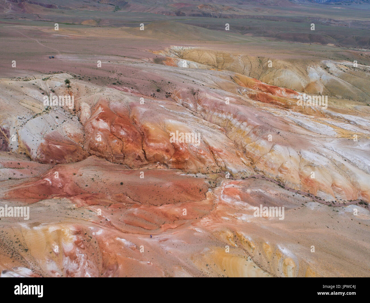 Antenna vista dall'alto in basso su Zhangye Rainbow montagne visualizzazione pattern colorati. Foto Stock