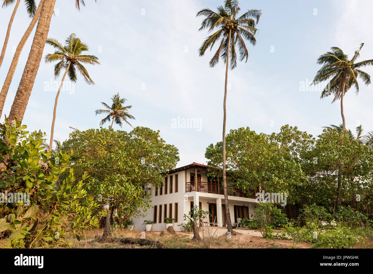 Casa mediterranea da palme Foto Stock
