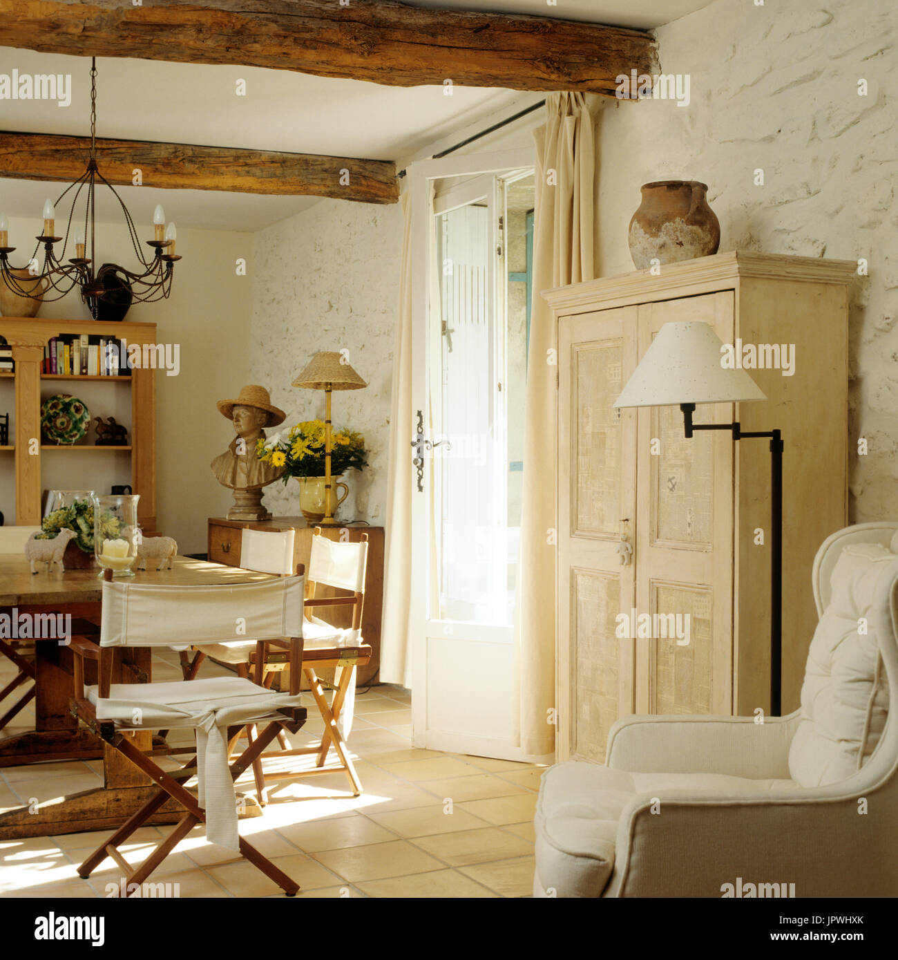 Stile rustico soggiorno e sala da pranzo Foto Stock