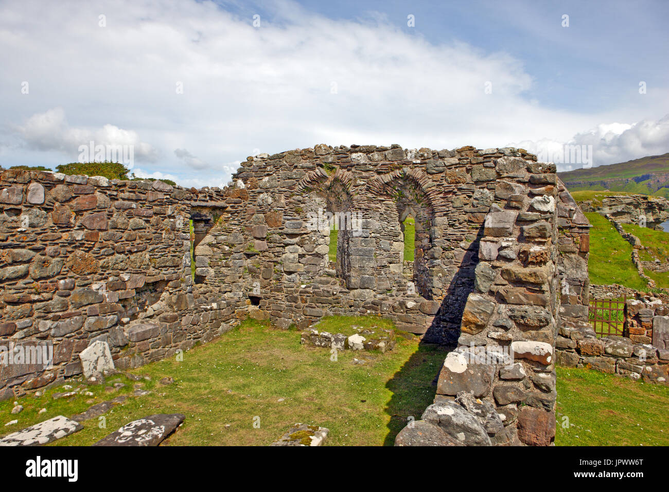 Pollice Kenneth vicino al Isle of Mull, Scozia. Xiii secolo la cappella in rovina che mostra le bifore nella parete est. Foto Stock