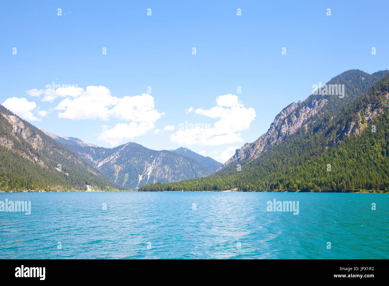 Vista al piccolo lago Plansee, Tirolo, Austria Foto Stock