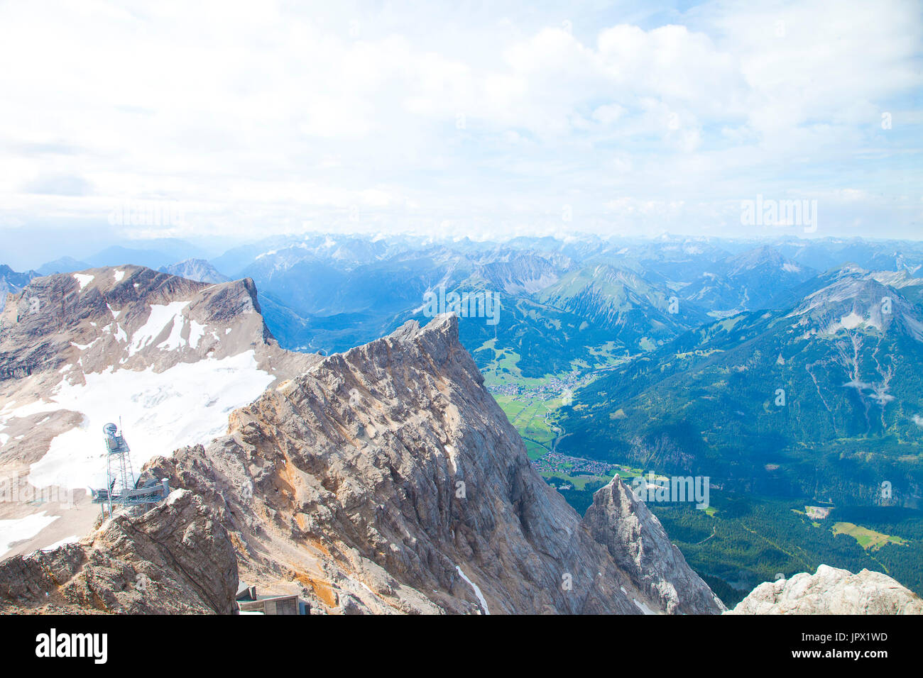 Vista dalla cima del massiccio dello Zugspitze Austria Foto Stock