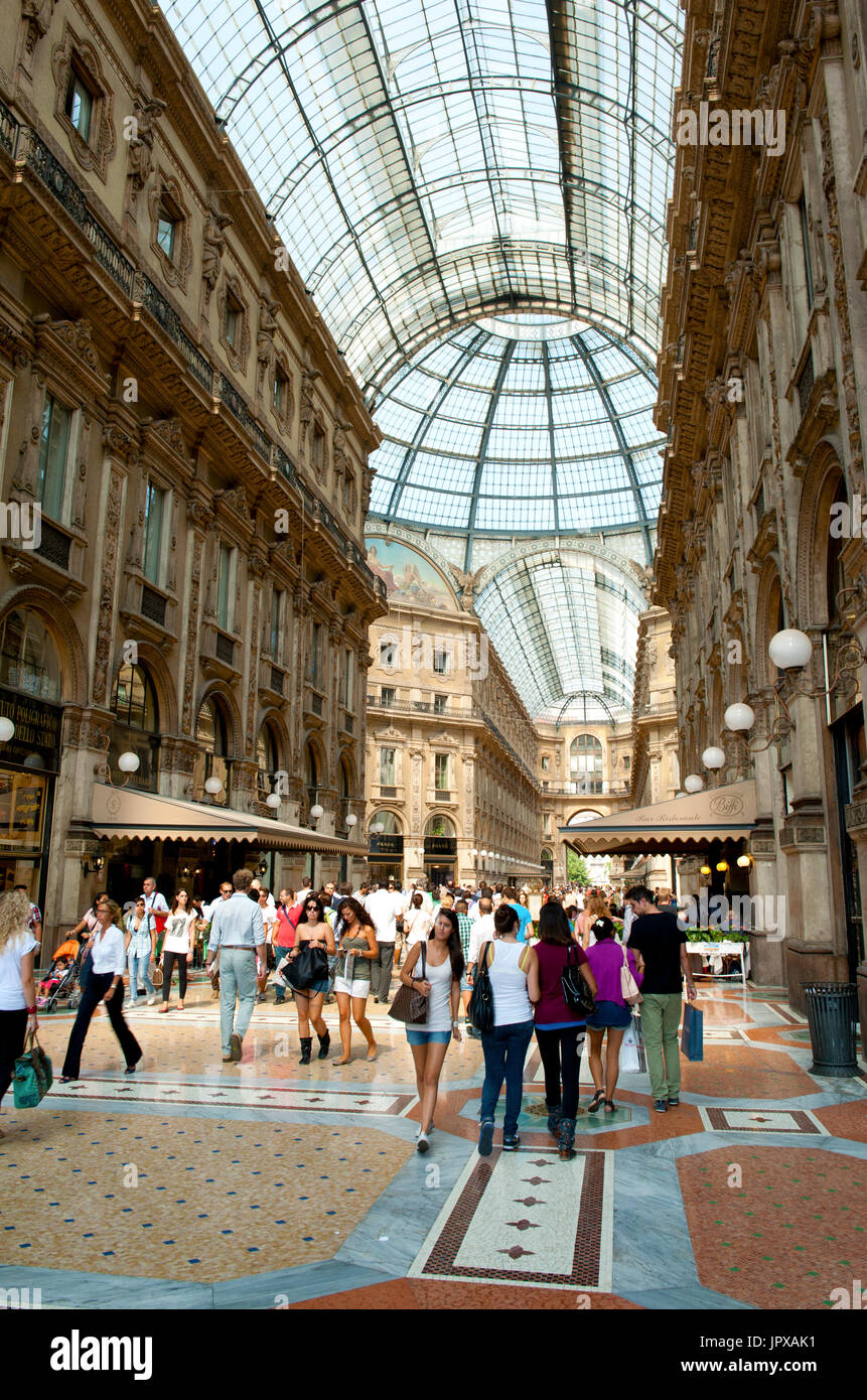 Vista interna della Galleria Vittorio Emanuele II, Milano, Italia Foto Stock