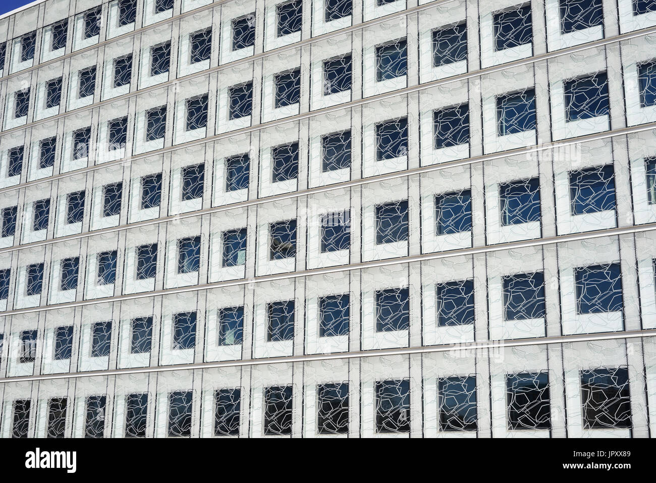 Molte finestre di un edificio moderno, l'immagine orizzontale Foto Stock