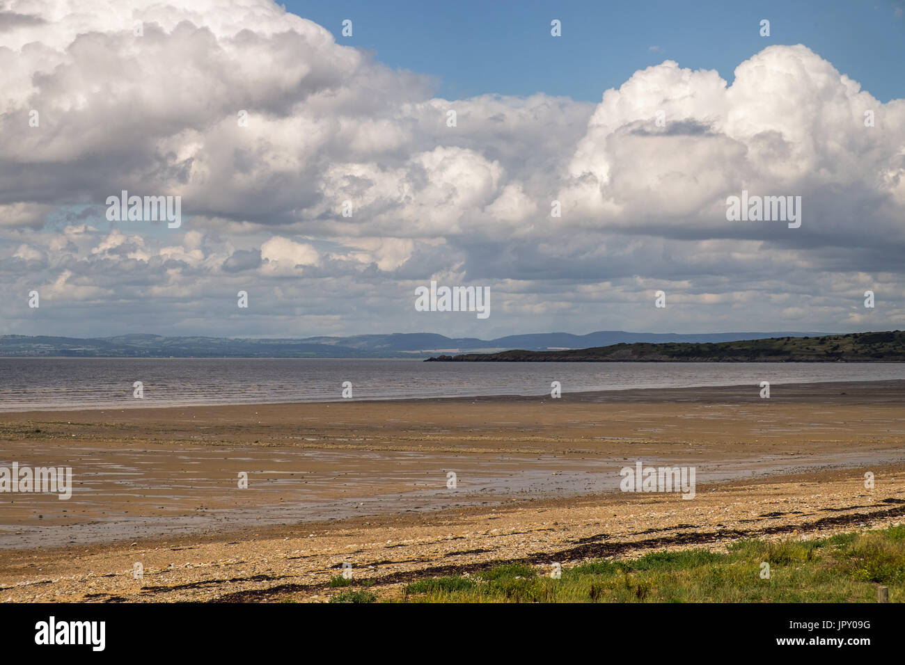 Bella spiaggia Sandbay su un giorno d'estate Foto Stock