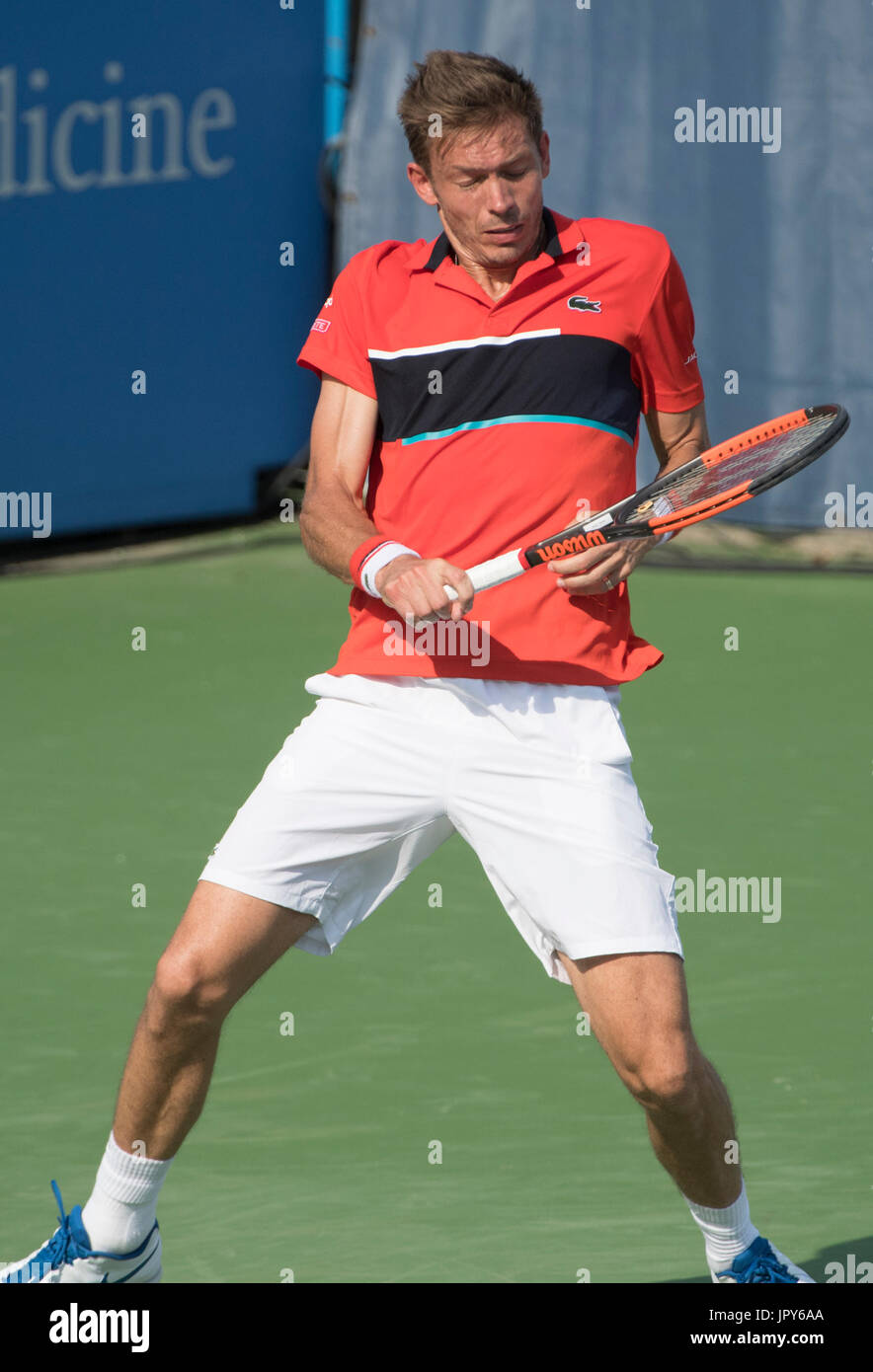Washington DC, Stati Uniti d'America. Il 2 agosto, 2017. Nicolas MAHUT (FRA) perde a Milos Raonic (CAN) 7-6, 7-6, presso il Citi aprire essendo suonato al Rock Creek Park Tennis Center di Washington, DC, . © Leslie Billman/Tennisclix/CSM/Alamy Live News Foto Stock