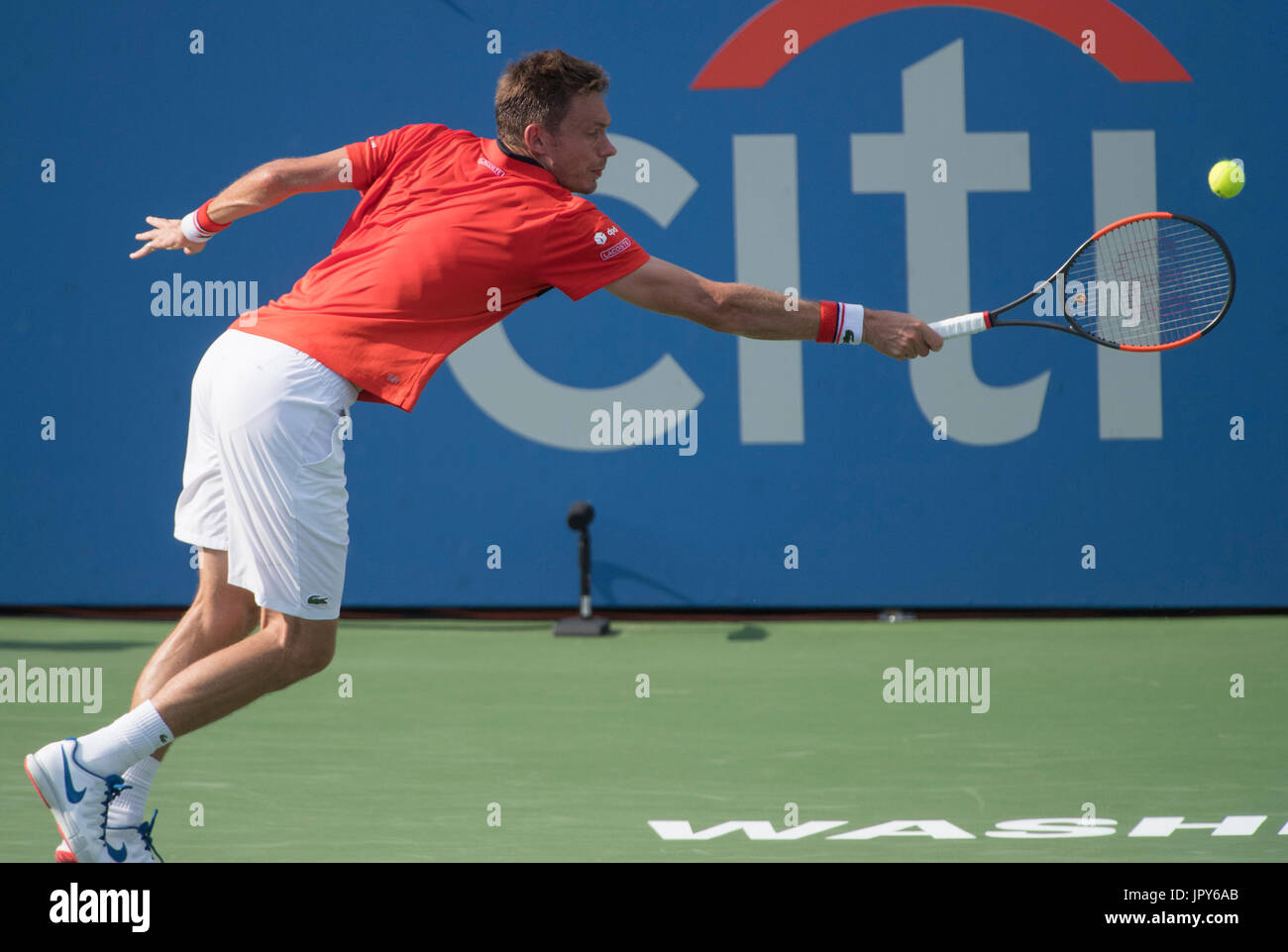 Washington DC, Stati Uniti d'America. Il 2 agosto, 2017. Nicolas MAHUT (FRA) perde a Milos Raonic (CAN) 7-6, 7-6, presso il Citi aprire essendo suonato al Rock Creek Park Tennis Center di Washington, DC, . © Leslie Billman/Tennisclix/CSM/Alamy Live News Foto Stock