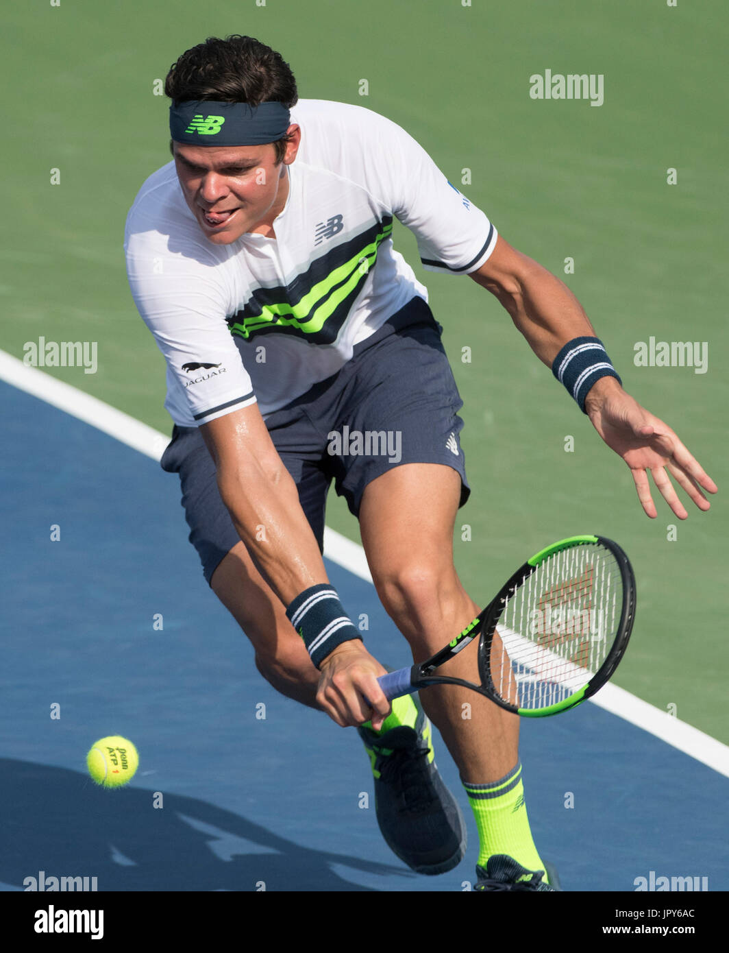 Washington DC, Stati Uniti d'America. Il 2 agosto, 2017. Milos Raonic (CAN) sconfitto Nicolas MAHUT (FRA) 7-6, 7-6, presso il Citi aprire essendo suonato al Rock Creek Park Tennis Center di Washington, DC, . © Leslie Billman/Tennisclix/CSM/Alamy Live News Foto Stock