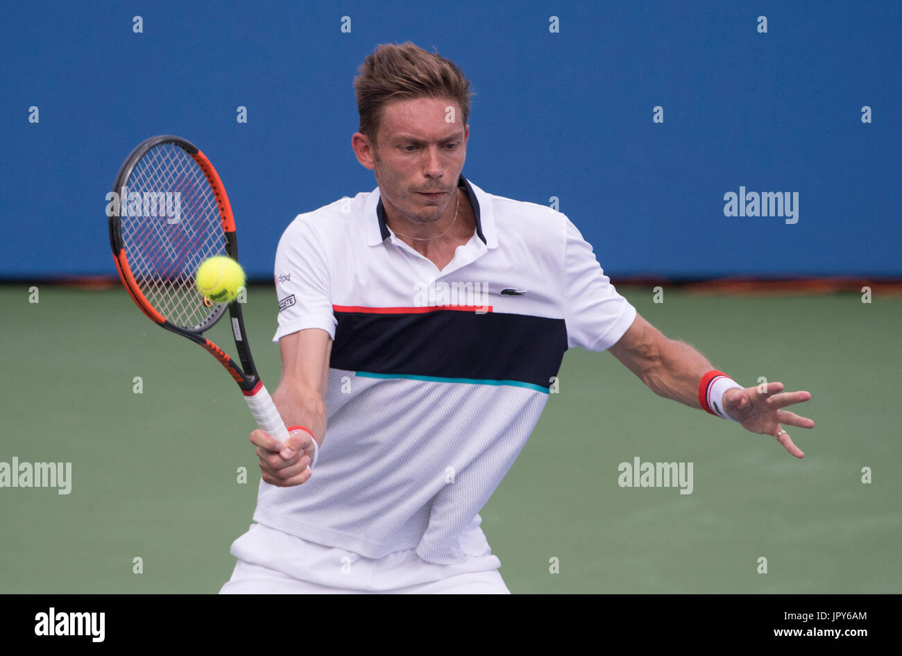 Washington DC, Stati Uniti d'America. Il 2 agosto, 2017. Nicolas MAHUT (FRA) perde a Milos Raonic (CAN) 7-6, 7-6, presso il Citi aprire essendo suonato al Rock Creek Park Tennis Center di Washington, DC, . © Leslie Billman/Tennisclix/CSM/Alamy Live News Foto Stock