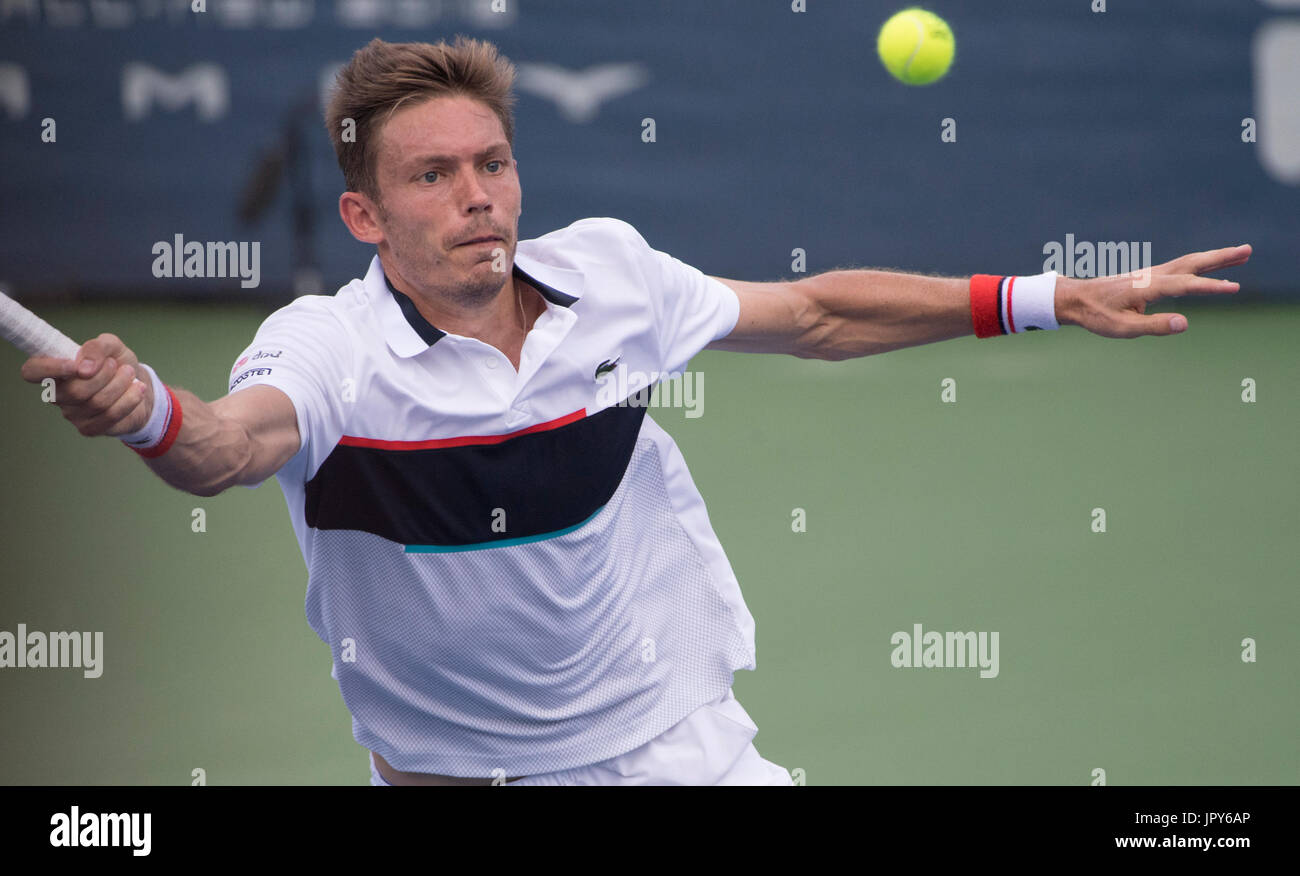 Washington DC, Stati Uniti d'America. Il 2 agosto, 2017. Nicolas MAHUT (FRA) perde a Milos Raonic (CAN) 7-6, 7-6, presso il Citi aprire essendo suonato al Rock Creek Park Tennis Center di Washington, DC, . © Leslie Billman/Tennisclix/CSM/Alamy Live News Foto Stock