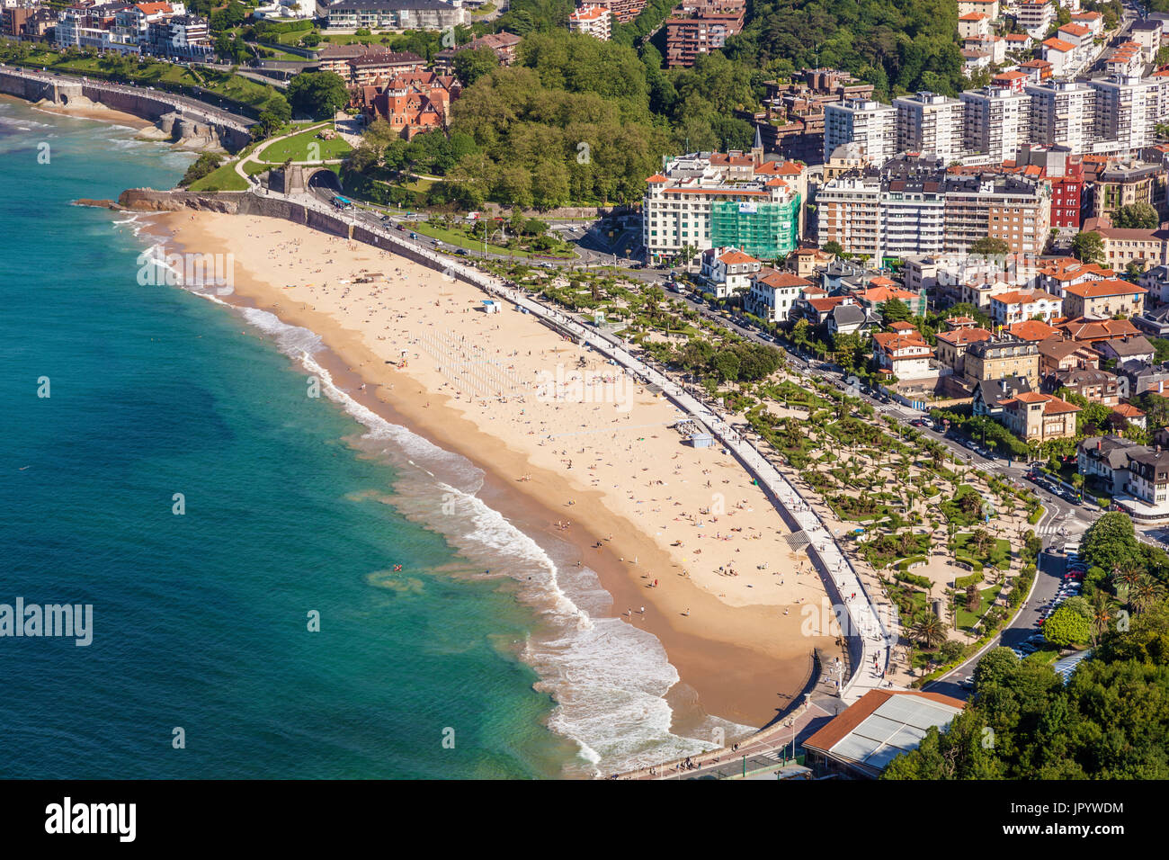 Vista aerea della Playa de Ondarreta beach nella città di San Sebastian. Paesi Baschi, Spagna Foto Stock