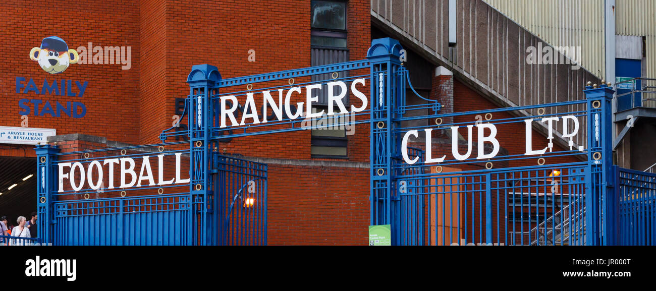 Le porte al di fuori del Bill Struth cavalletto principale a Ibrox Stadium, casa di Glasgow Rangers Football Club in Scozia. Foto Stock