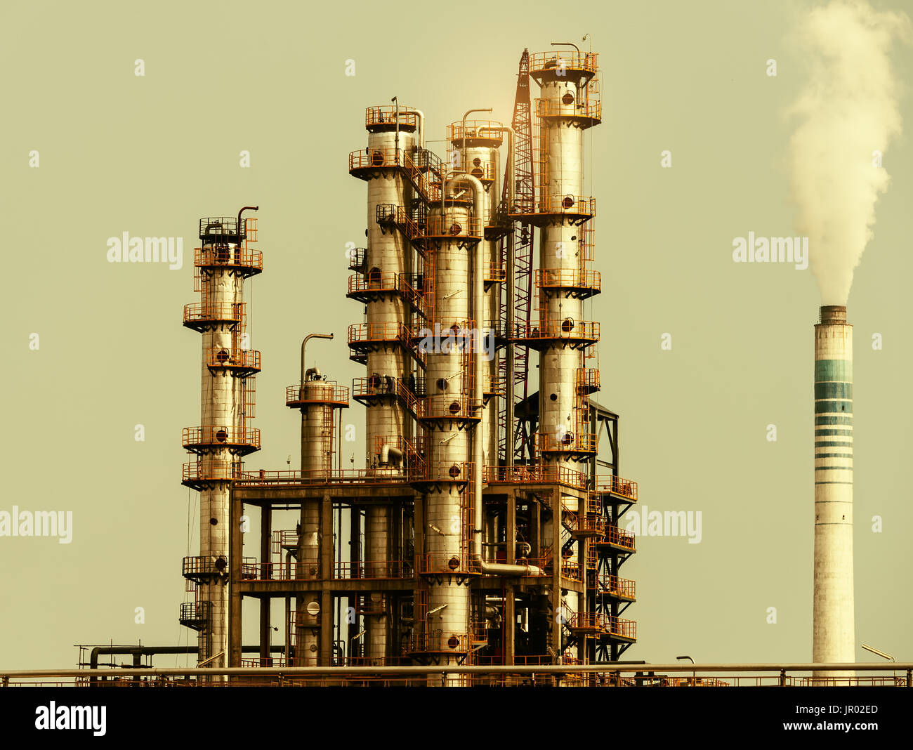 Trattamento dei gas fabbrica. paesaggio con l'industria del petrolio e del gas Foto Stock