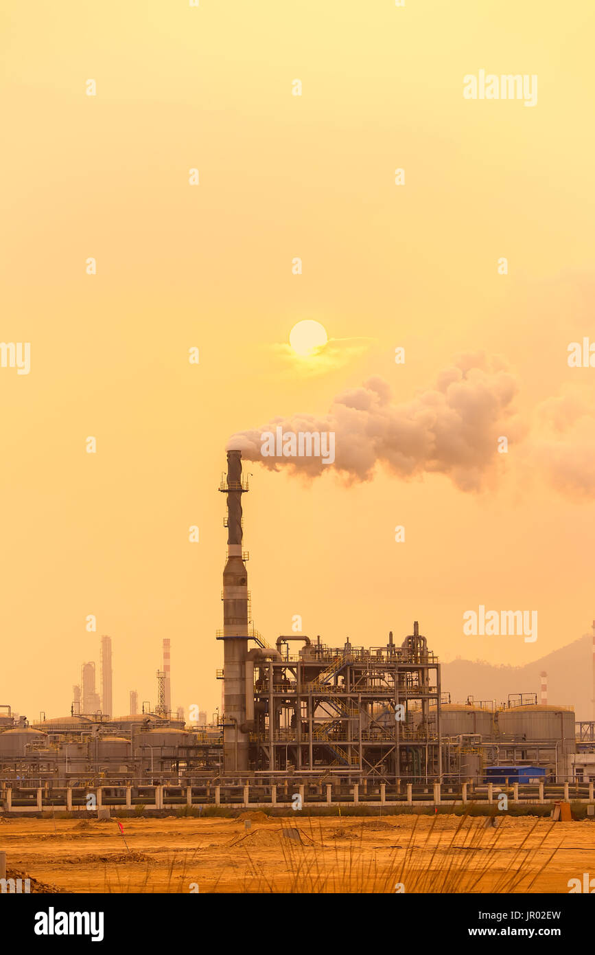 Trattamento dei gas fabbrica. paesaggio con l'industria del petrolio e del gas Foto Stock